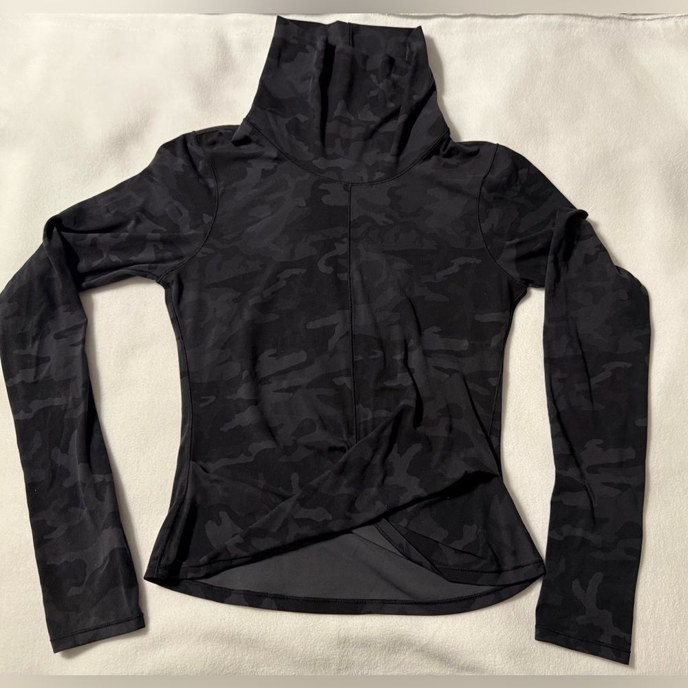 Lululemon Black and Gray Camouflage Long Sleeve Top No size tag Aprox Size 2-4